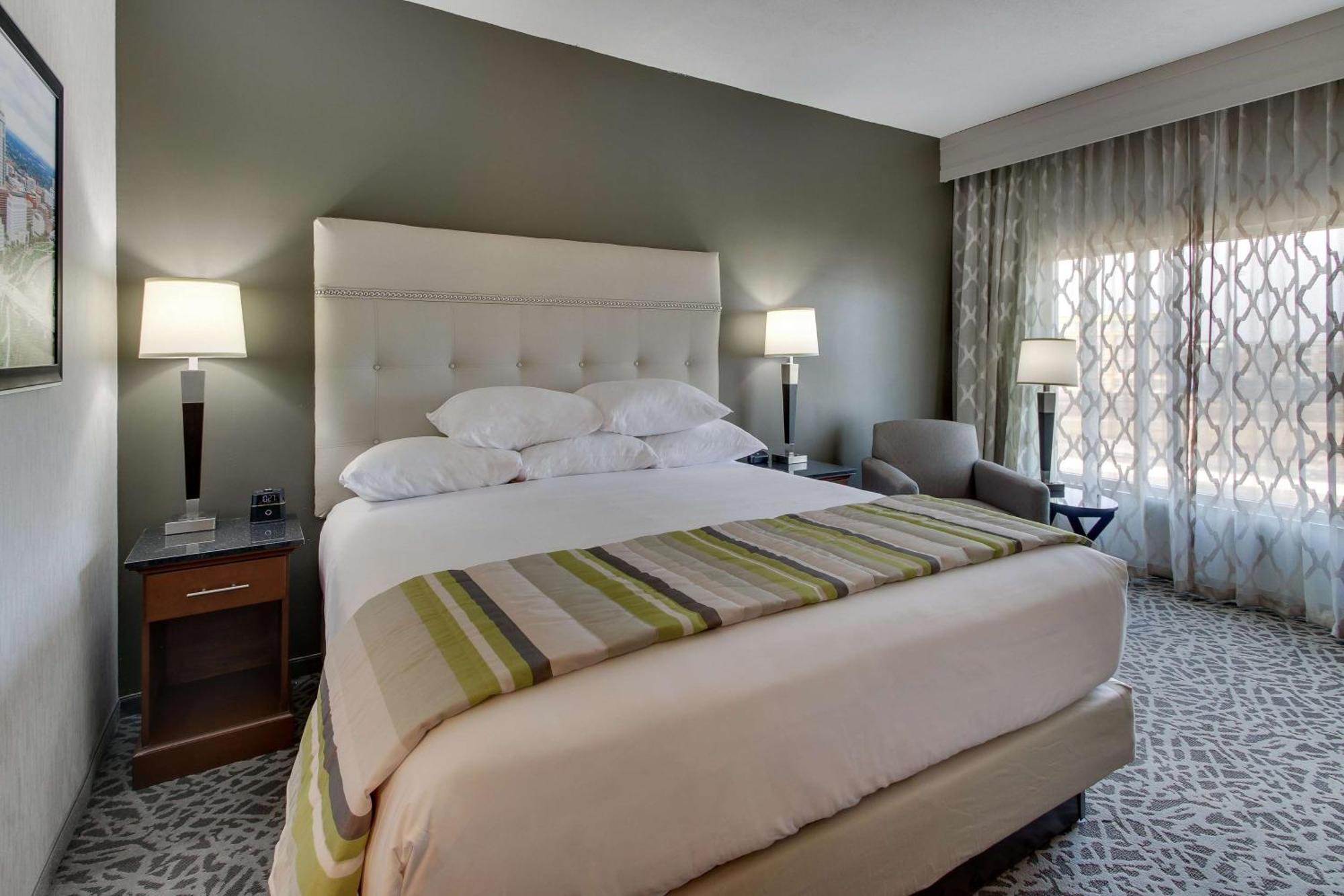 Drury Inn & Suites Cleveland Beachwood Exteriér fotografie