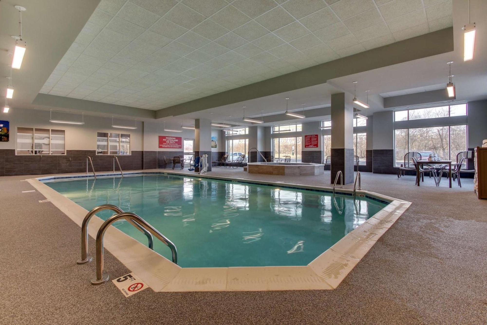 Drury Inn & Suites Cleveland Beachwood Exteriér fotografie